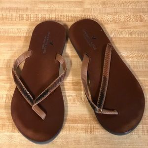 American Eagle flip flops size 8 broke in